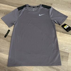 🆕 Nike Men’s Running Dri-Fit Grey with Black Shirt, Size Small